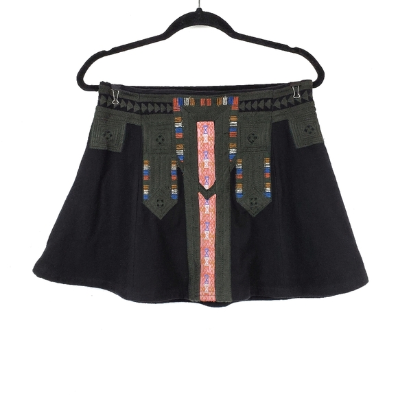 Free People Dresses & Skirts - Free People Womens Black Green Tribal Cheer Embroidered Boho Mini Skirt Size S